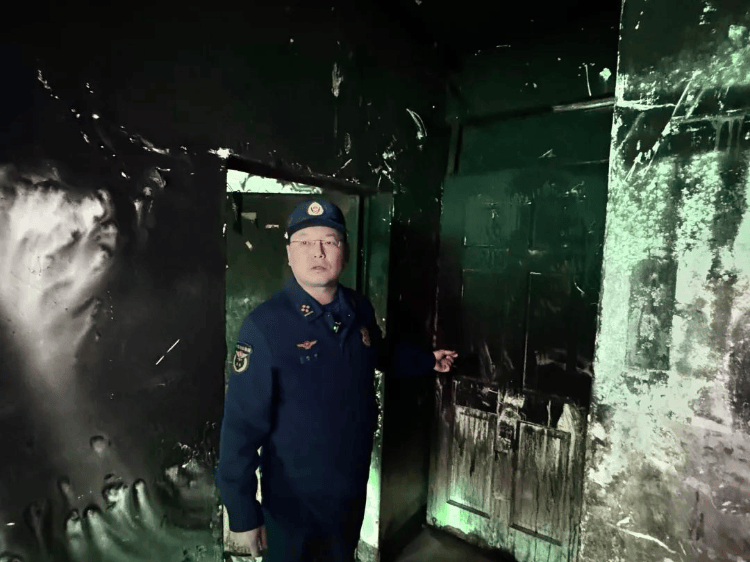 “你们不用管<strong></p>
<p>ltc</strong>，出事我负责”！老人囤废品堵塞逃生路，不幸起火遇难