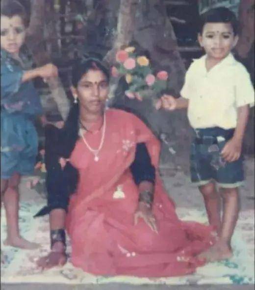 曝光12亿贪腐案<strong></p>
<p>ltc</strong>，印度记者惨死化粪池