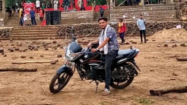 曝光12亿贪腐案<strong></p>
<p>ltc</strong>，印度记者惨死化粪池