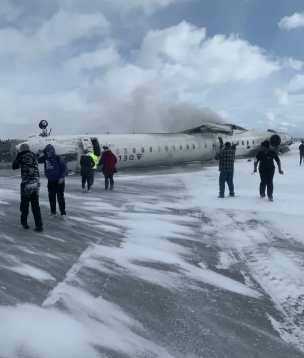 美国一客机降落时翻转倒扣！乘客意外拍下逃生瞬间<strong></p>
<p>原油的区别</strong>，加拿大：事发时风力强劲