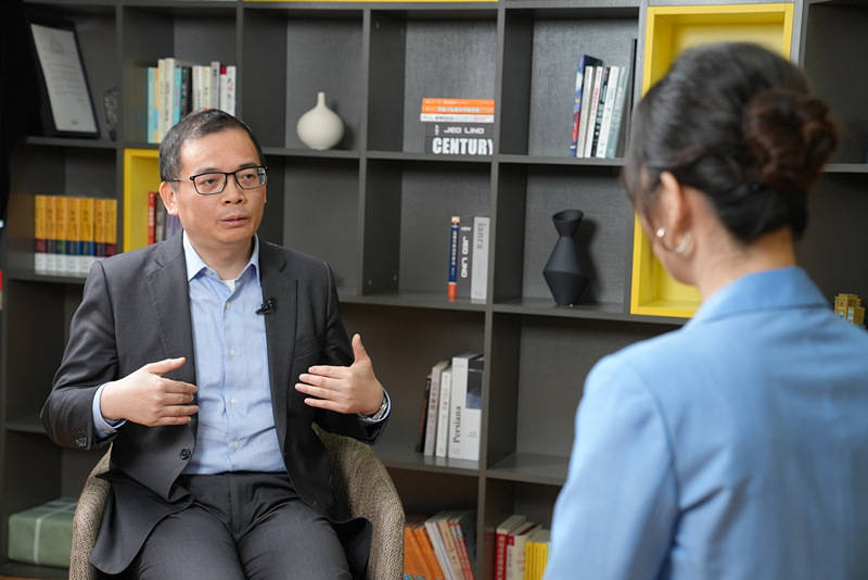 陆挺：1.7亿农村老人月均养老金200多<strong></p>
<p>外盘原油开户</strong>，农民的社保没跟上国家经济发展