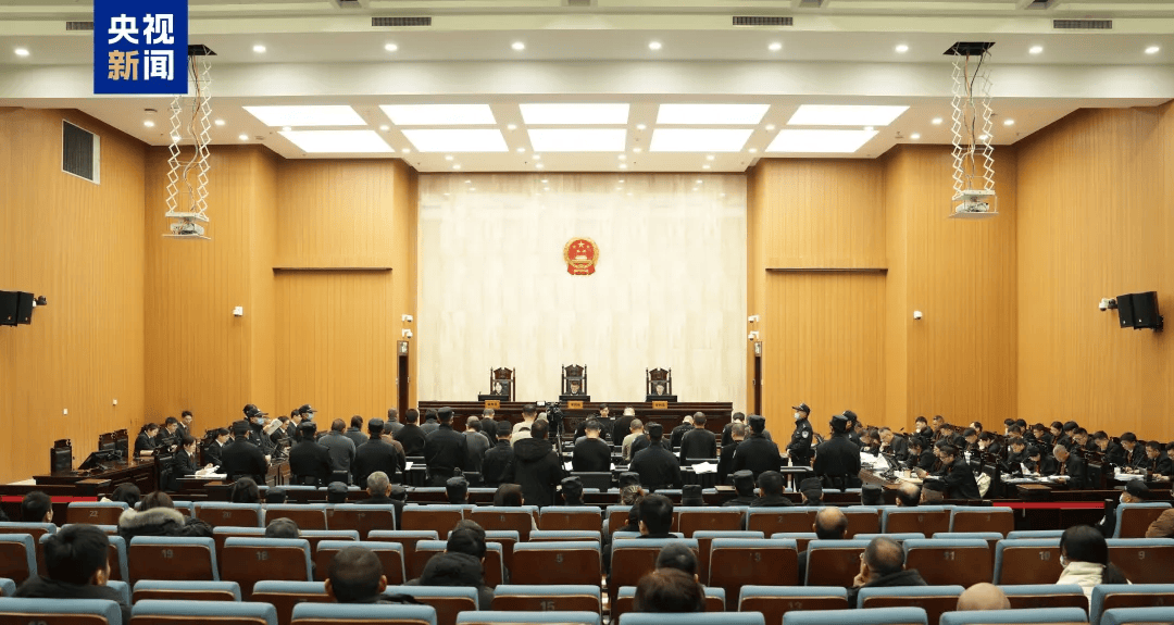 涉案金额超百亿<strong></p>
<p>外盘原油开户</strong>，致多人伤亡！明家犯罪集团主案一审开庭