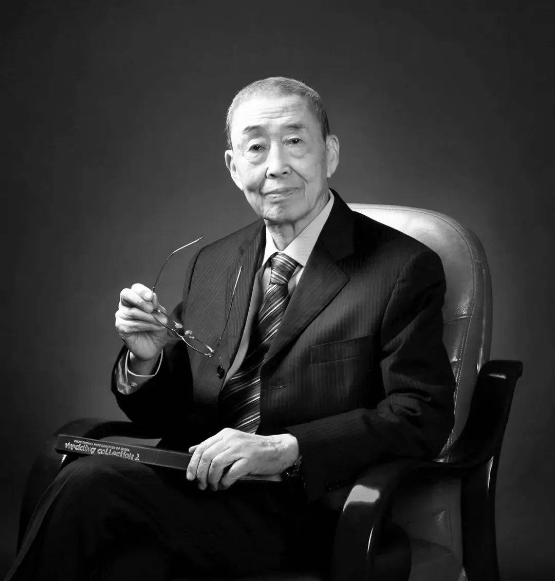 突发讣告<strong></p>
<p>原油鱼</strong>！他于19日8时22分去世