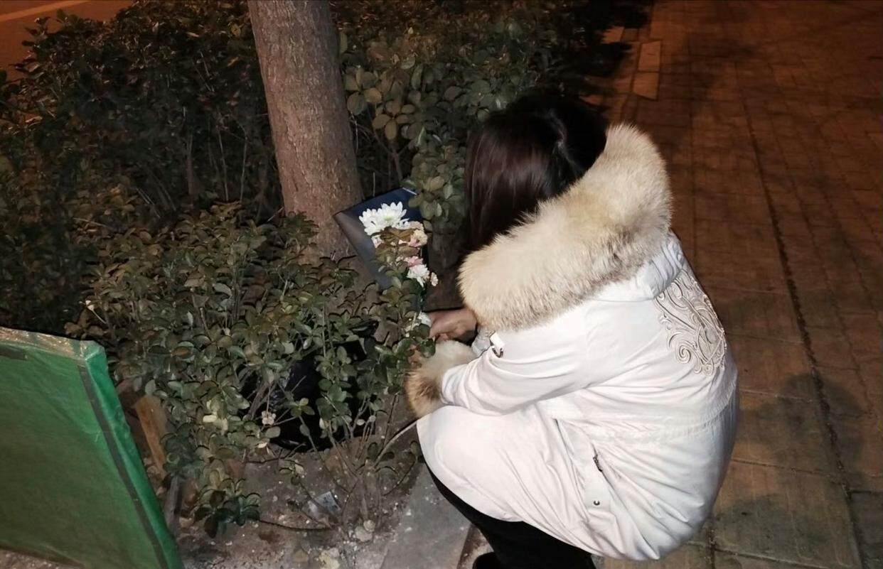 00后医科大女研究生自杀<strong></p>
<p>炒原油</strong>，生前讨论论文数据缺失问题