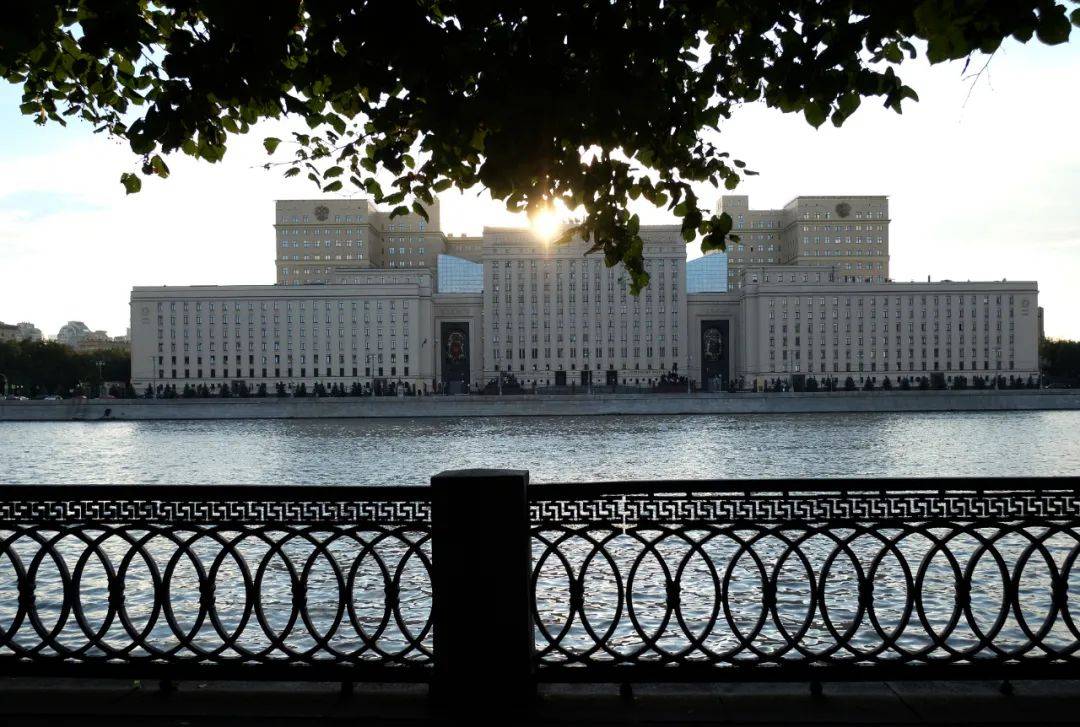 俄军：“摧毁乌军领导层集中地”<strong></p>
<p>炒原油</strong>！泽连斯基：愿为乌克兰的和平放弃总统职位