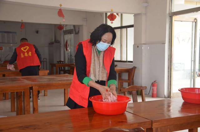 “会”声绘色丨专访周口市人大代表薛华杰：多管齐下 为 “少年的<strong></p>
<p>炒原油</strong>他” 撑起保护伞