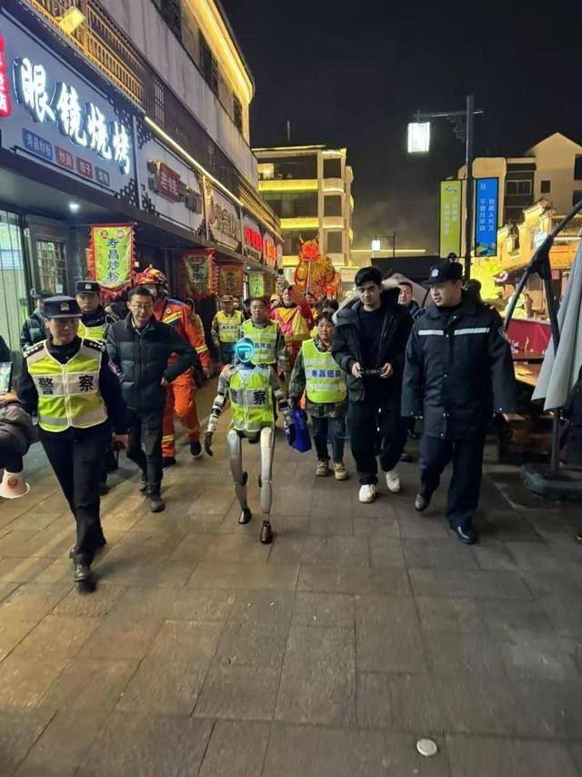 售价10万~65万<strong></p>
<p>轻质原油价格</strong>，销售一空！谁在抢购人形机器人