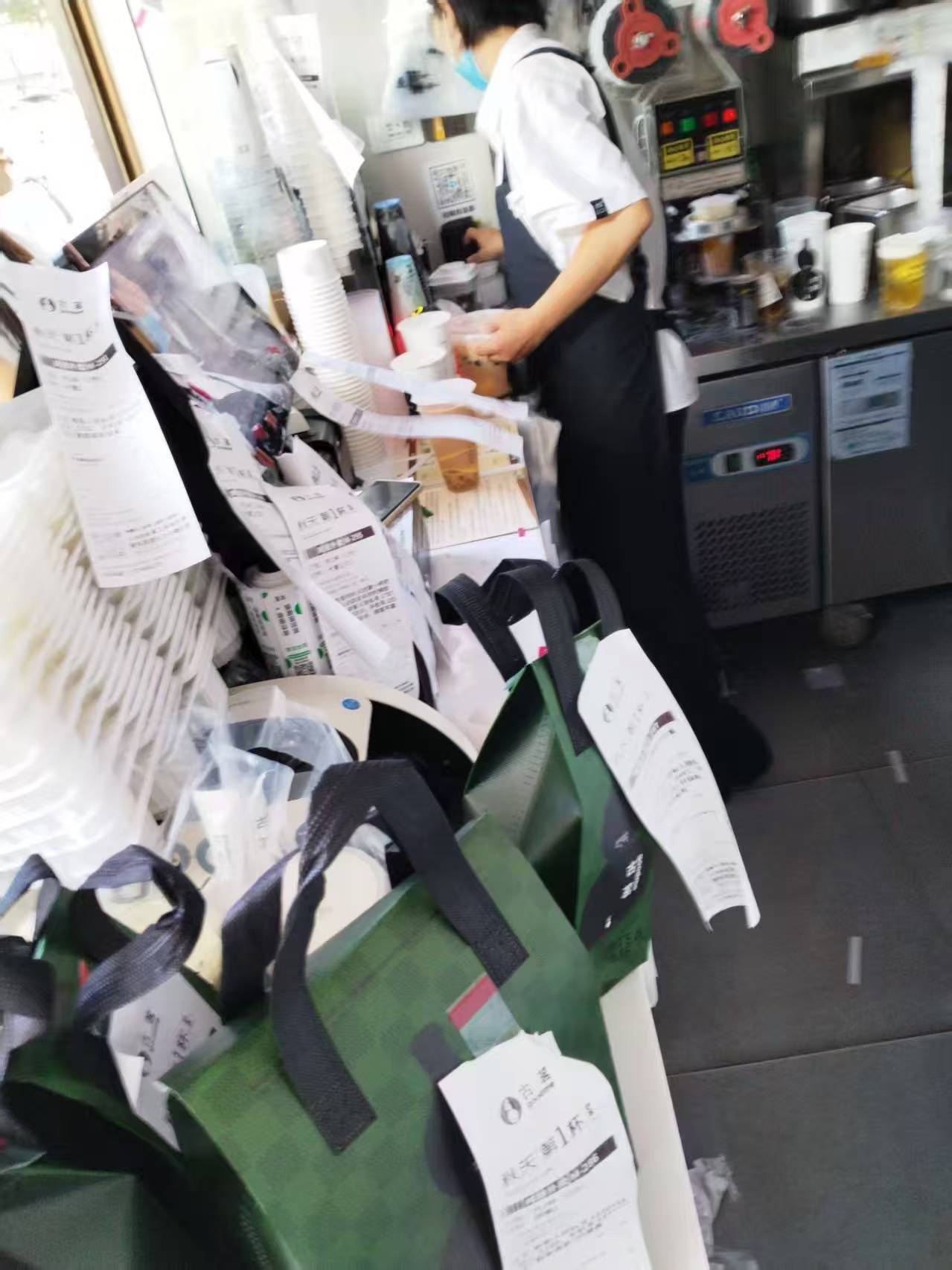 骑手谈平台“卷”社保：我不怕累<strong></p>
<p>原油收盘价格</strong>，能接受工资适当变化