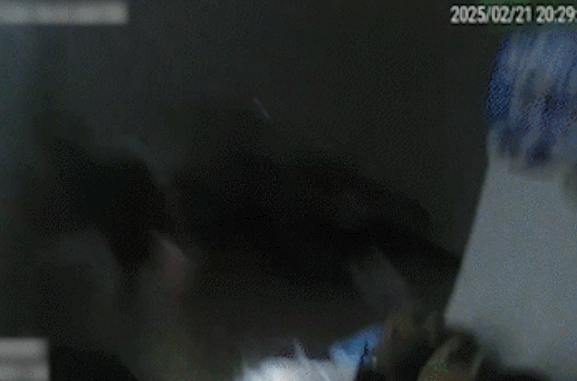 杭州男子群里发了10个字<strong></p>
<p>原油收盘价格</strong>，家门突然被开！警察冲了进来……