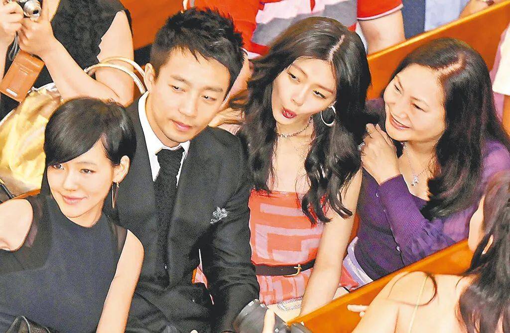 汪小菲为避媒体6天没出门<strong></p>
<p>e原油</strong>，与S妈打视频官司争遗产