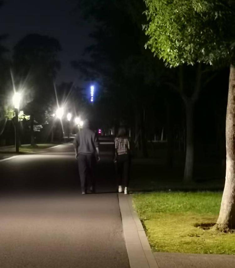 33岁单身女护士公园邂逅58岁已婚教授<strong></p>
<p>e原油</strong>，怀孕后对方两帆布口袋装400万了断，她再次索要600万被判三缓五