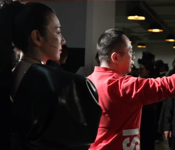 周鸿祎回应参演的短剧辣眼睛：黄奕诱惑<strong></p>
<p>原油预处理</strong>我的剧情是DeepSeek设计的