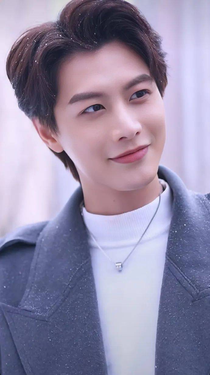 “顶流”演员被曝出轨塌房<strong></p>
<p>原油w</strong>！于正紧急换角！