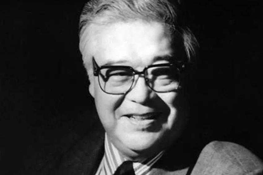 受中央领导同志委托<strong></p>
<p>核原油</strong>，中宣部副部长、中央广播电视总台台长慎海雄一行，前往北京电影制片厂，深切悼念于洋同志