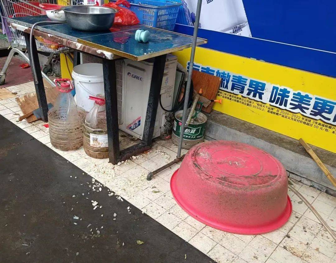 凌晨打鸣到天亮！长沙一小区超市养4只公鸡邻居难入睡<strong></p>
<p>核原油</strong>，回应：尽快吃掉