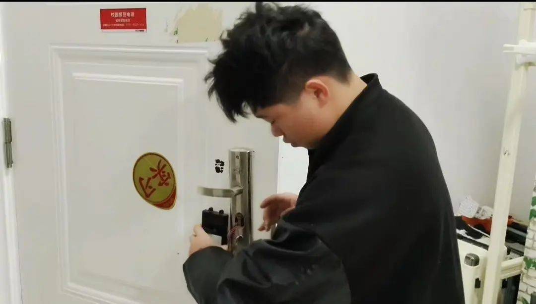 这室友靠谱！长沙一学生花80元为宿舍自制指纹锁：从小喜欢捣鼓<strong></p>
<p>布兰特原油</strong>，做出来感觉特别爽