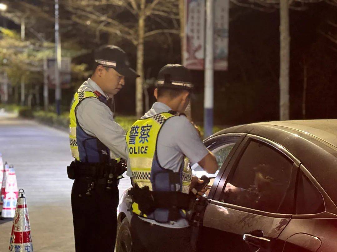 同桌的两人<strong></p>
<p>布兰特原油</strong>，双双被查