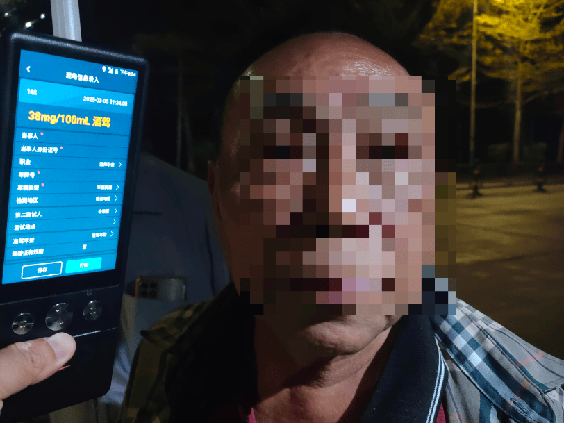 同桌的两人<strong></p>
<p>布兰特原油</strong>，双双被查