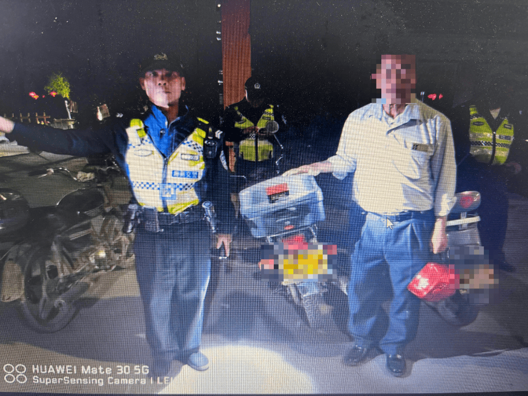 同桌的两人<strong></p>
<p>布兰特原油</strong>，双双被查