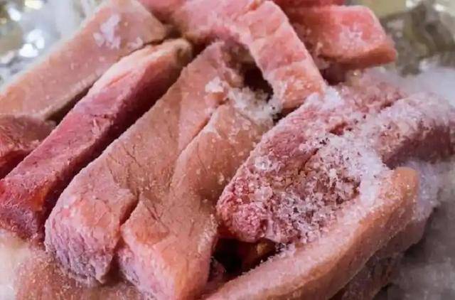 长期吃久冻的肉危害大<strong></p>
<p>原油豉</strong>？冰箱里的肉冻多久就不能吃了？医生说清楚