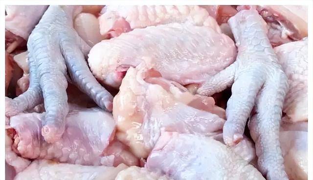 长期吃久冻的肉危害大<strong></p>
<p>原油豉</strong>？冰箱里的肉冻多久就不能吃了？医生说清楚