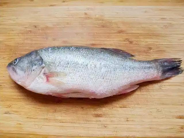 长期吃久冻的肉危害大<strong></p>
<p>原油豉</strong>？冰箱里的肉冻多久就不能吃了？医生说清楚