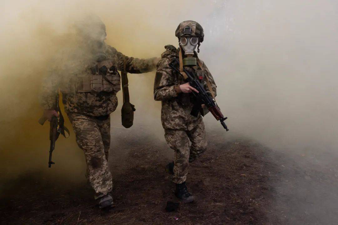 俄军发动大规模袭击<strong></p>
<p>美原油大跌</strong>！