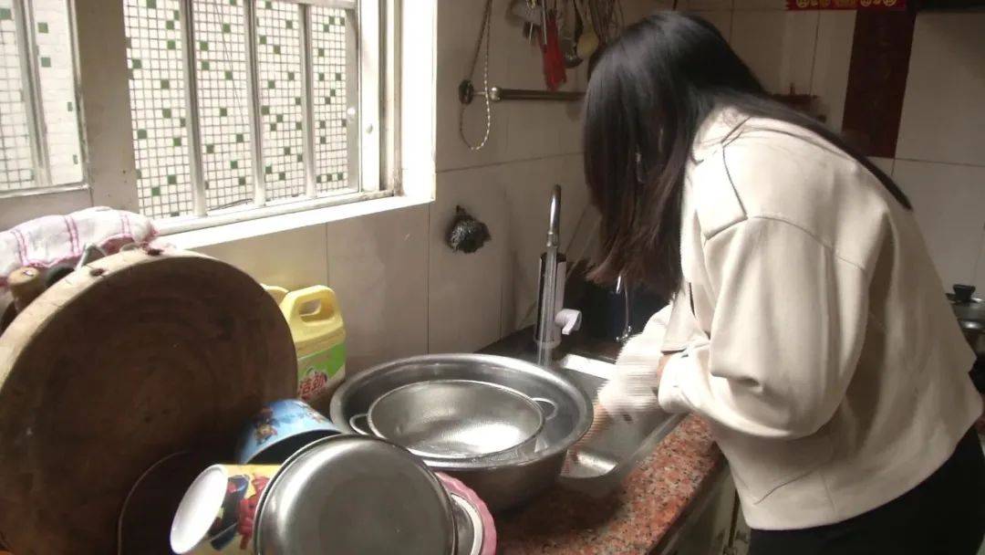 相隔几条街<strong></p>
<p>环烷基原油</strong>，佛山两户人家竟互交水费16年！其中1户要补1.2万元？