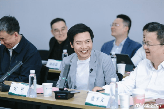 雷军回应如何保持好身材：英语不好已经让母校“蒙羞”<strong></p>
<p>国际原油大涨</strong>，不能再形象欠佳