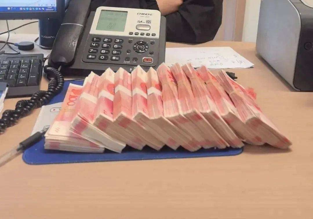 快递当场开箱：108000元现金<strong></p>
<p>中原油田工会</strong>！浙江男子傻眼了