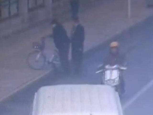 骑自行车碰瓷！北京一六旬男子骗取25人共4.6万余元<strong></p>
<p>中原油田工会</strong>，法院判了