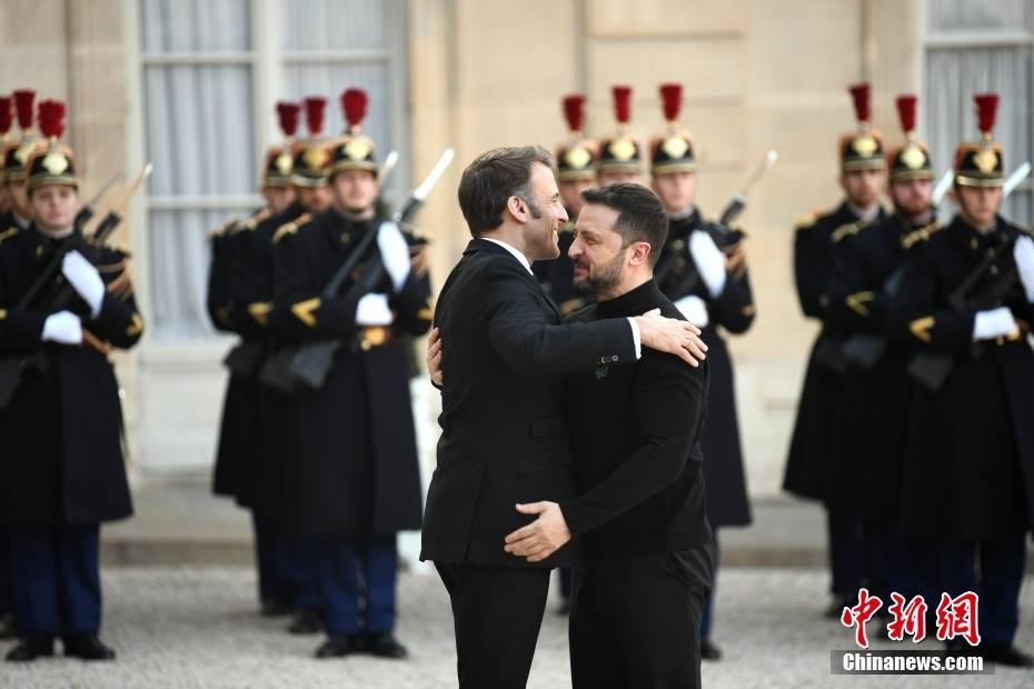 法国总统马克龙与乌克兰总统泽连斯基举行会谈