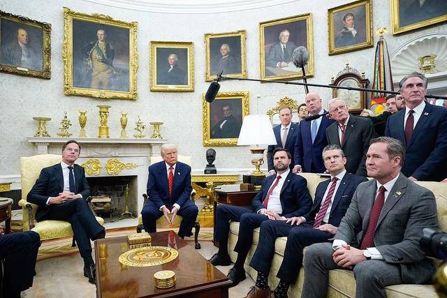 特朗普大改造，白宫变身“金宫”