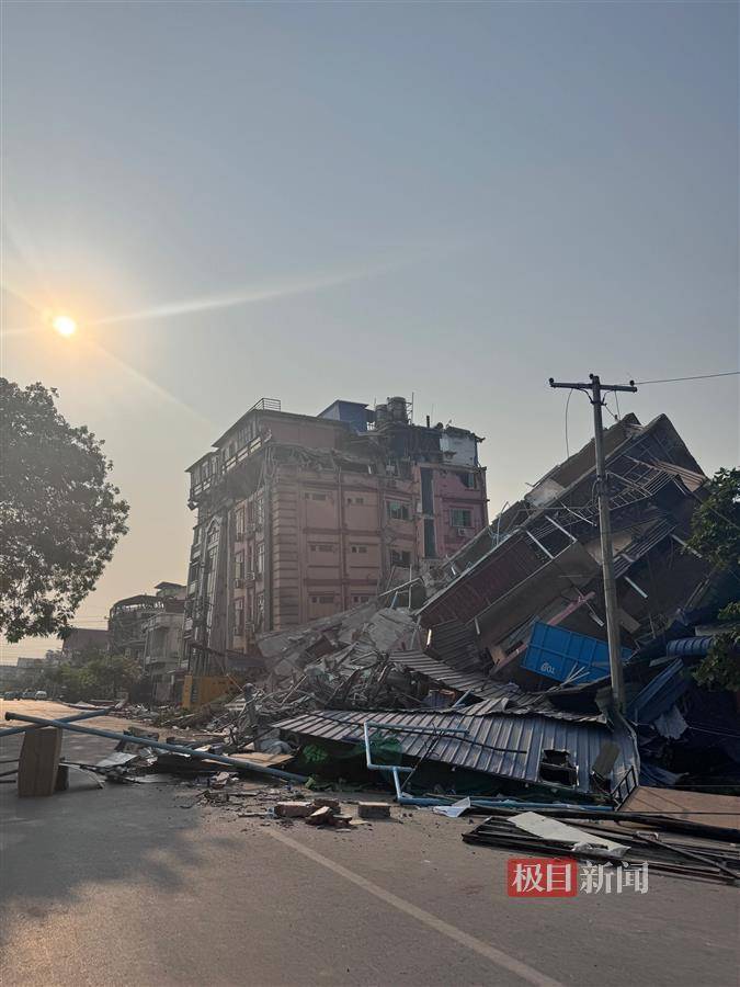 三名中国人在曼德勒所住宾馆垮塌：一人从6楼掉下失联<strong></p>
<p>投资原油平台</strong>，另一人在废墟中被安全挖出