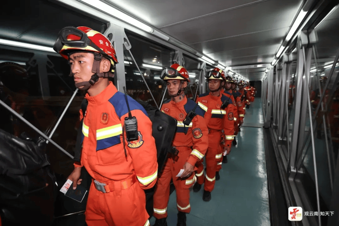 按照中央统筹部署，云南省委书记、省长指挥协调，紧急驰援缅甸