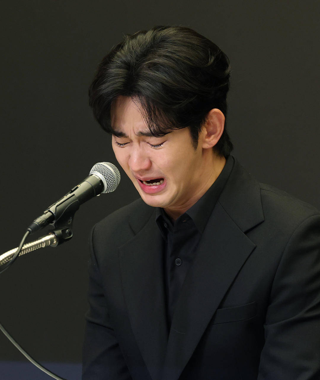 金秀贤为何在记者会上多次喝水<strong></p>
<p>国际原油新闻</strong>，网友请DeepSeek解读