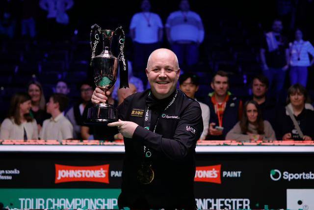 宝刀未老！希金斯斩获2025斯诺克巡回锦标赛冠军