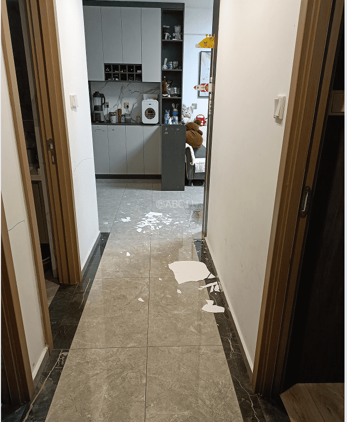 “深更半夜<strong></p>
<p>原油视频</strong>，又掉一大块下来”！广东一小区业主怒了