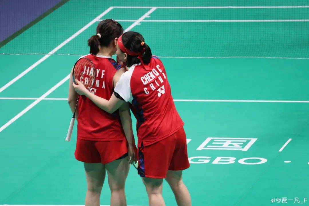 奥运冠军贾一凡被挤断指甲<strong></p>
<p>原油视频</strong>，本人发声：大家理智追星