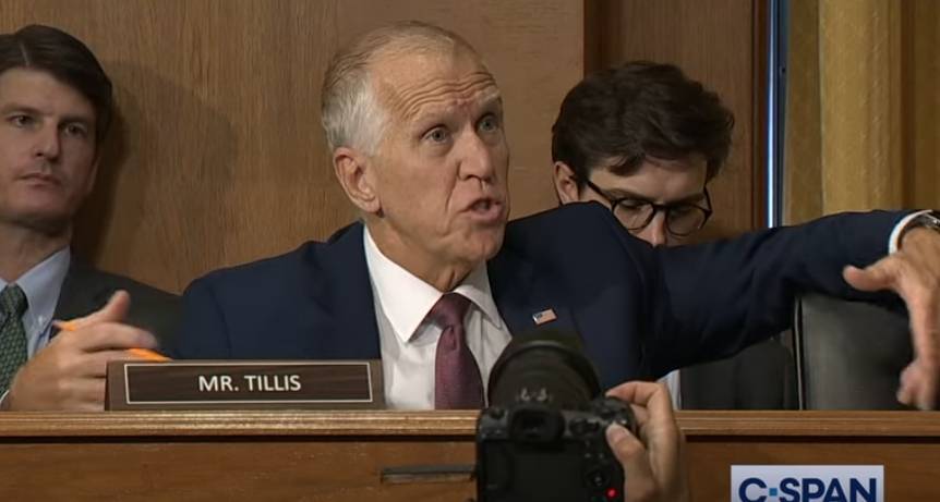 美国贸易代表遭围攻：对中国<strong></p>
<p>原油桃</strong>，我们压根就没战略