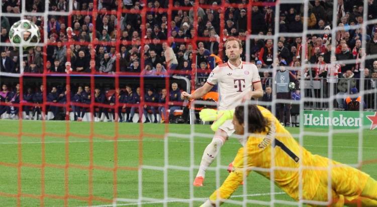 夺冠得靠自己<strong></p>
<p>原油桃</strong>！凯恩错失绝佳机会拜仁欧冠落后 联赛6分优势不保险