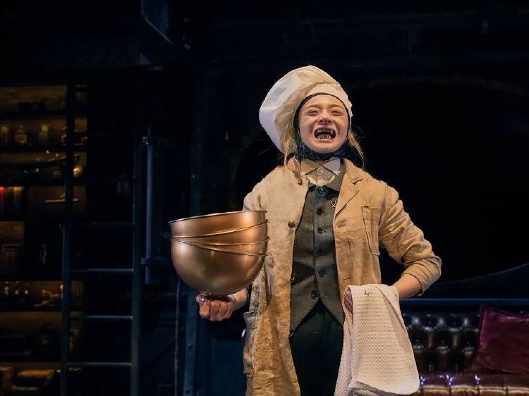 南京地铁现“诡异人脸”<strong></p>
<p>原油桃</strong>？官方回应来了