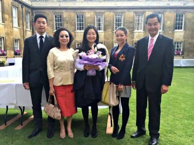 梁振英次女梁齐昕猝逝<strong></p>
<p>原油桃</strong>，终年33岁