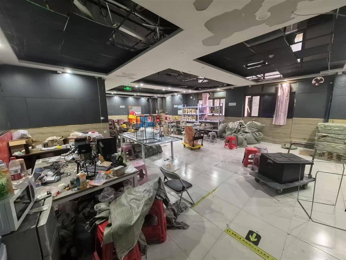 他发出的81万件快递全是电诈卡片<strong></p>
<p>原油蒸气</strong>！武汉江岸警方破获特大诈骗案