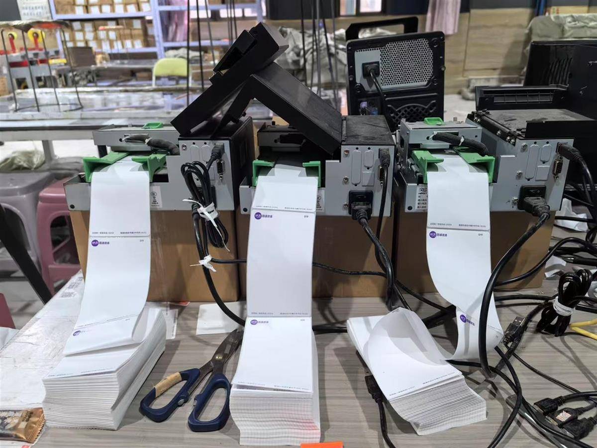 他发出的81万件快递全是电诈卡片<strong></p>
<p>原油蒸气</strong>！武汉江岸警方破获特大诈骗案