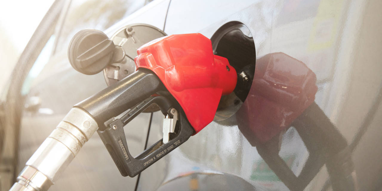 国家发展改革委：4月17日24时起<strong></p>
<p>原油1812</strong>，国内汽、柴油价格每吨分别降低480元和465元