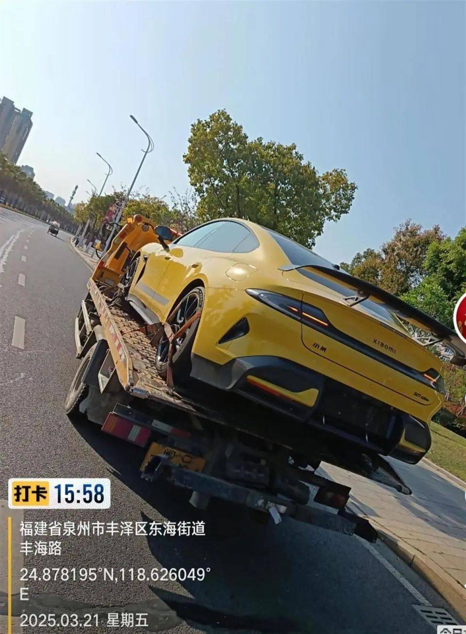 福建泉州一小米SU7 Ultra撞上电动车致26岁女生重伤<strong></p>
<p>原油1812</strong>，疑似受害者妹妹发声：姐姐送医治疗20余天，现已去世