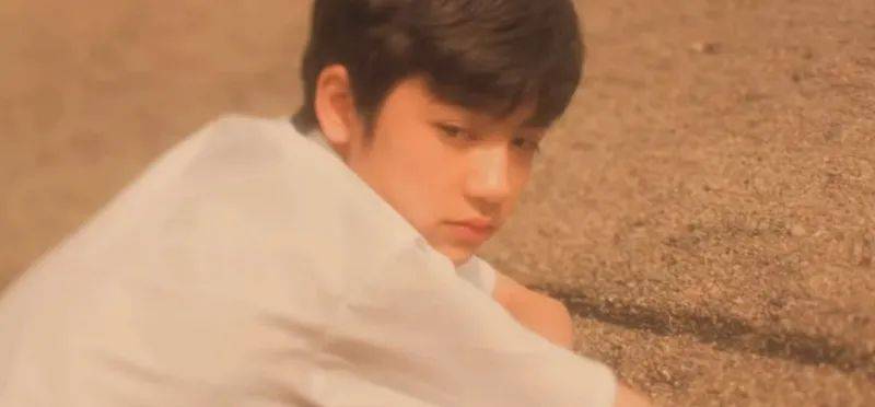 热搜第一<strong></p>
<p>原油1812</strong>！24岁男演员不幸去世