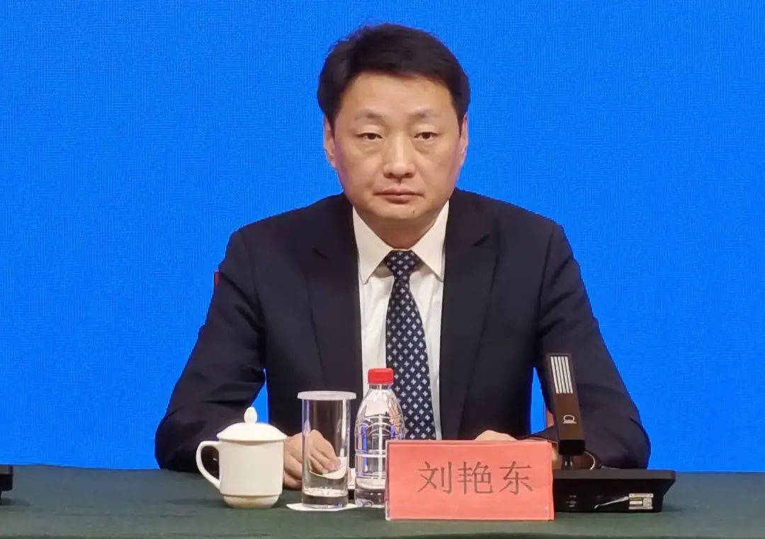 刘艳东<strong></p>
<p>原油套保</strong>，官宣落马