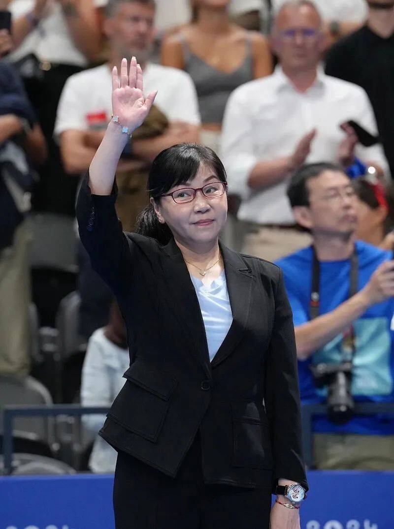 新任领导班子亮相<strong></p>
<p>现货原油开户</strong>！周继红当选中国泳协主席